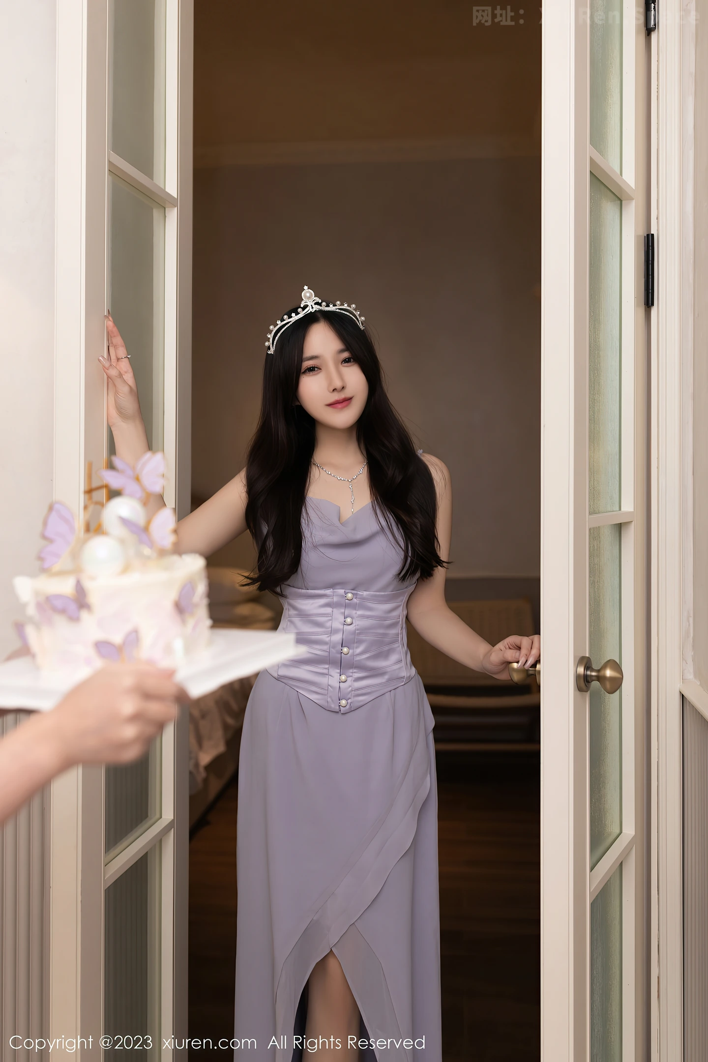 图片[4]-[XiuRen秀人网]2023.02.16 VOL.6276 林珊珊 红色吊带连衣裙加黑色透视情趣内衣性感私房写真集-秀人网官方网站